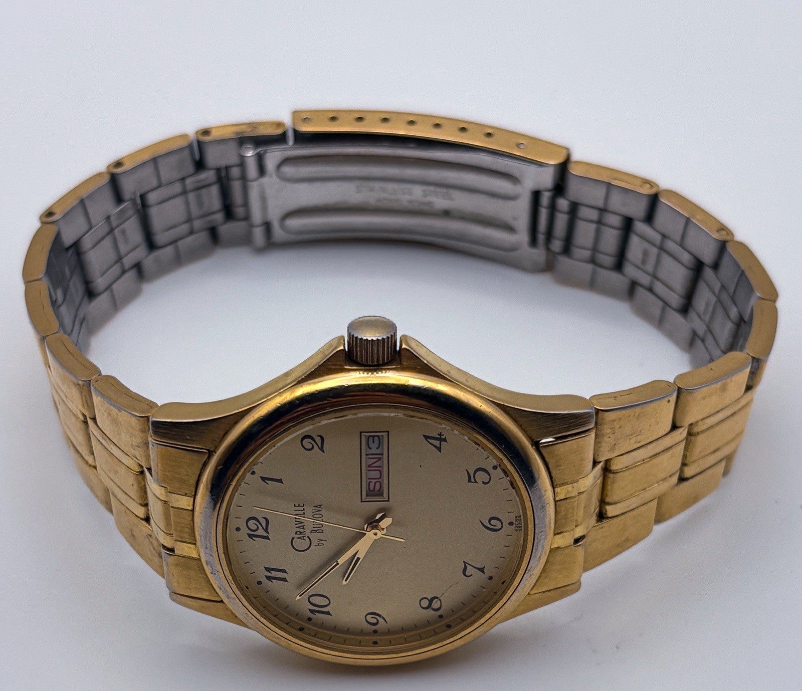 Vintage 1994 Caravelle by Bulova T4 Gold Quartz 35mm Mens Watch Day Date 42C85