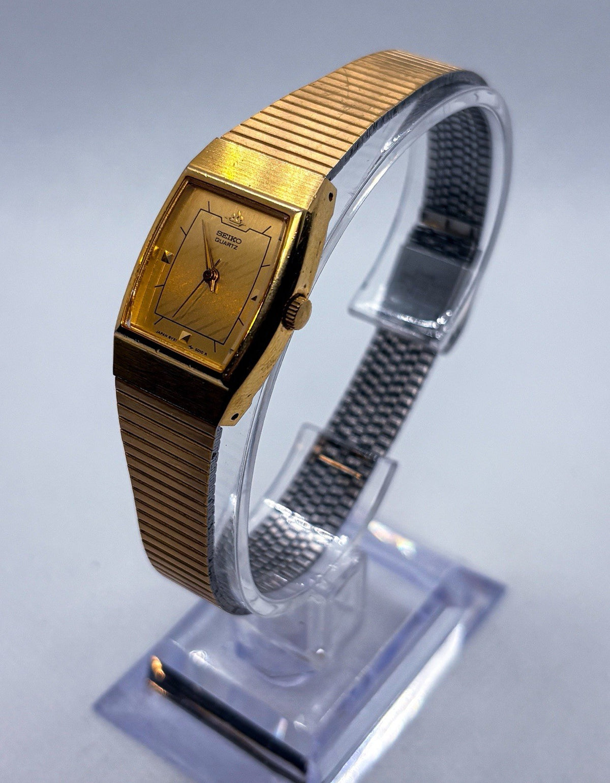 Vintage 1988 Seiko Ladies Watch 8Y21-5020 Gold Tone Tonneau Dial New Battery