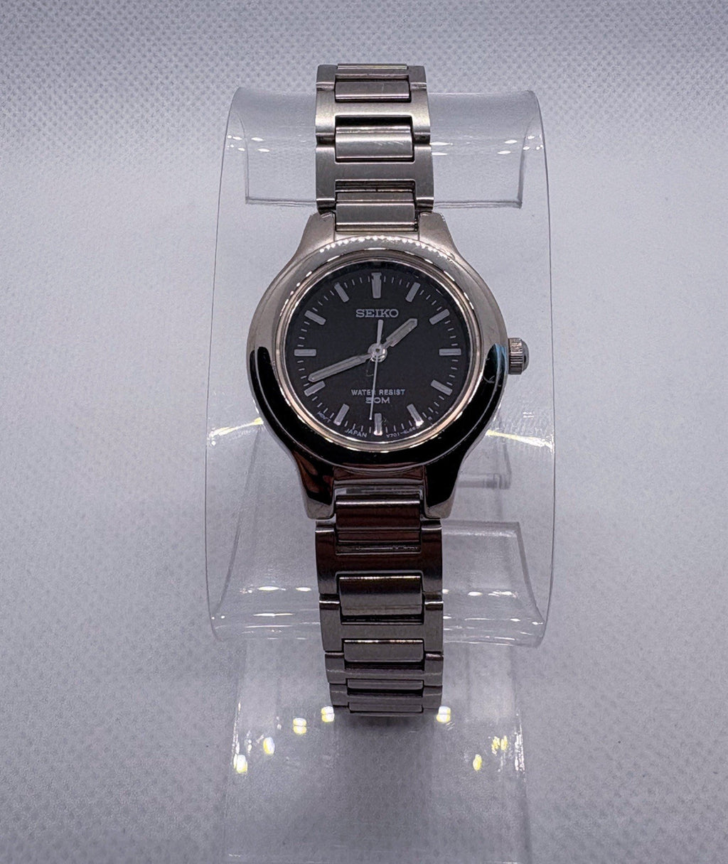 Vintage 1991 Seiko V701-2H30 A0 Ladies Watch Black Dial Silver Tone 5 Bar Quartz