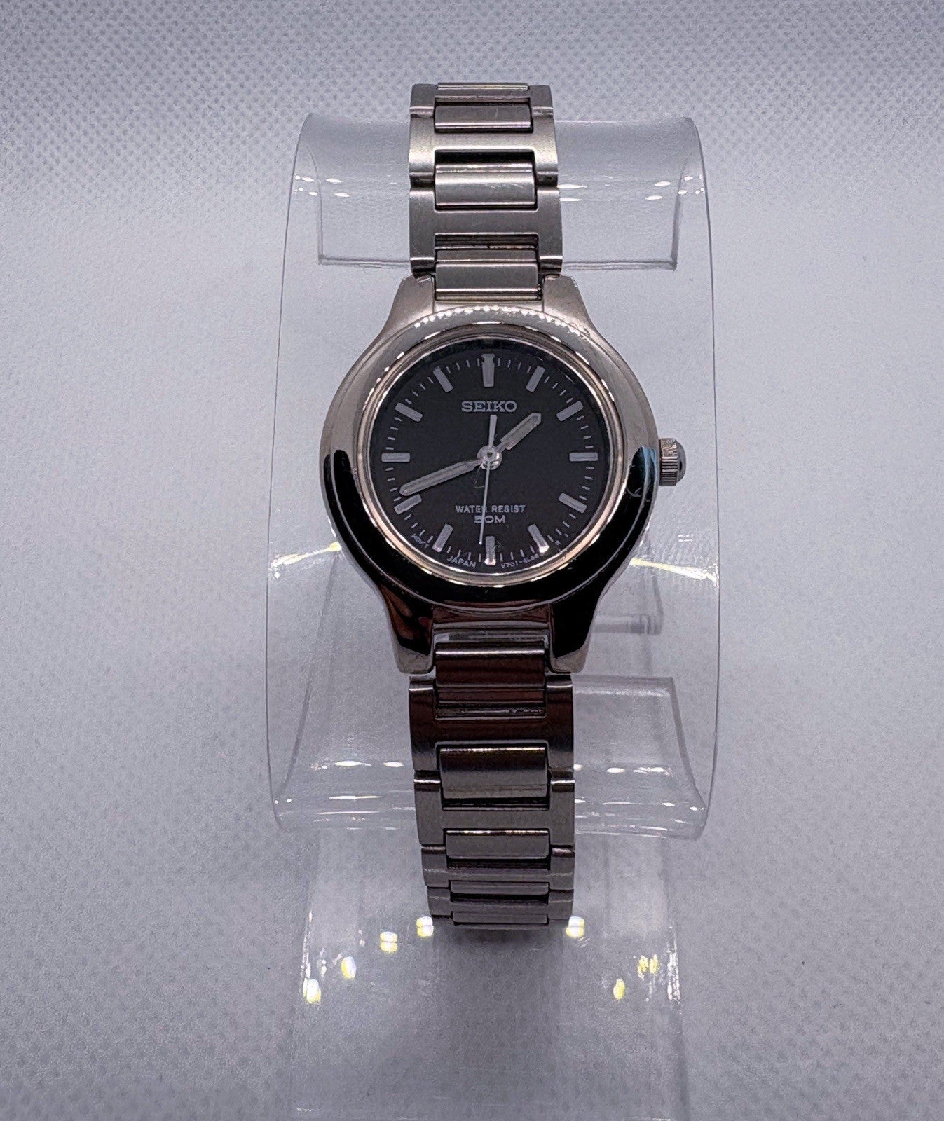 Vintage 1991 Seiko V701-2H30 A0 Ladies Watch Black Dial Silver Tone 5 Bar Quartz