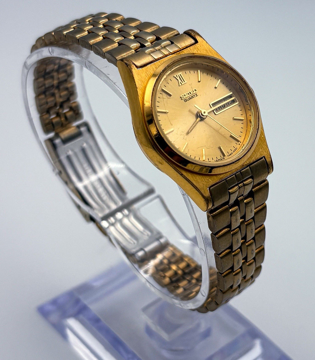Vintage 1994 Seiko SQ Ladies Watch Gold Tone Day Date 25mm Roman 12 7N83-0081