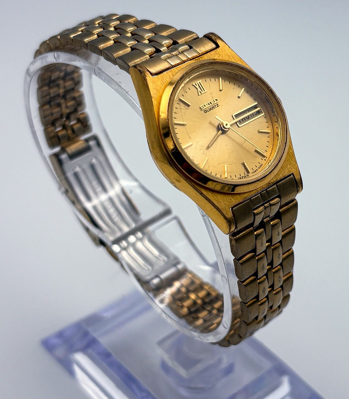 Vintage 1994 Seiko SQ Ladies Watch Gold Tone Day Date 25mm Roman 12 7N83-0081
