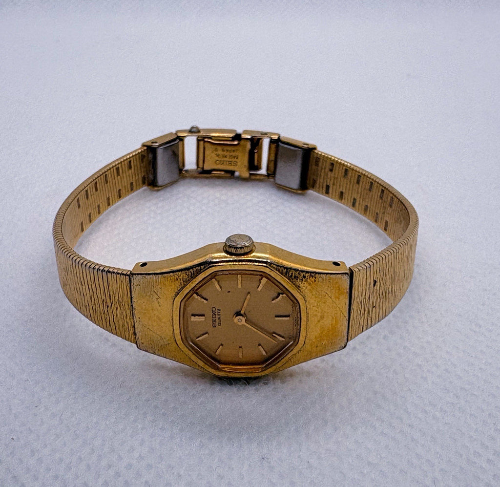 Vintage Seiko Quartz Ladies Watch Gold Tone Octagon 16mm Textured Dial 2C20-6519