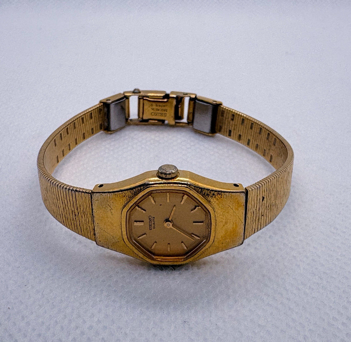 Vintage Seiko Quartz Ladies Watch Gold Tone Octagon 16mm Textured Dial 2C20-6519