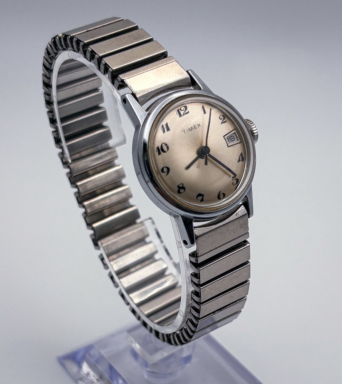 Vintage Timex Mechanical Ladies Date Watch 25mm Stainless Steel Back Runs