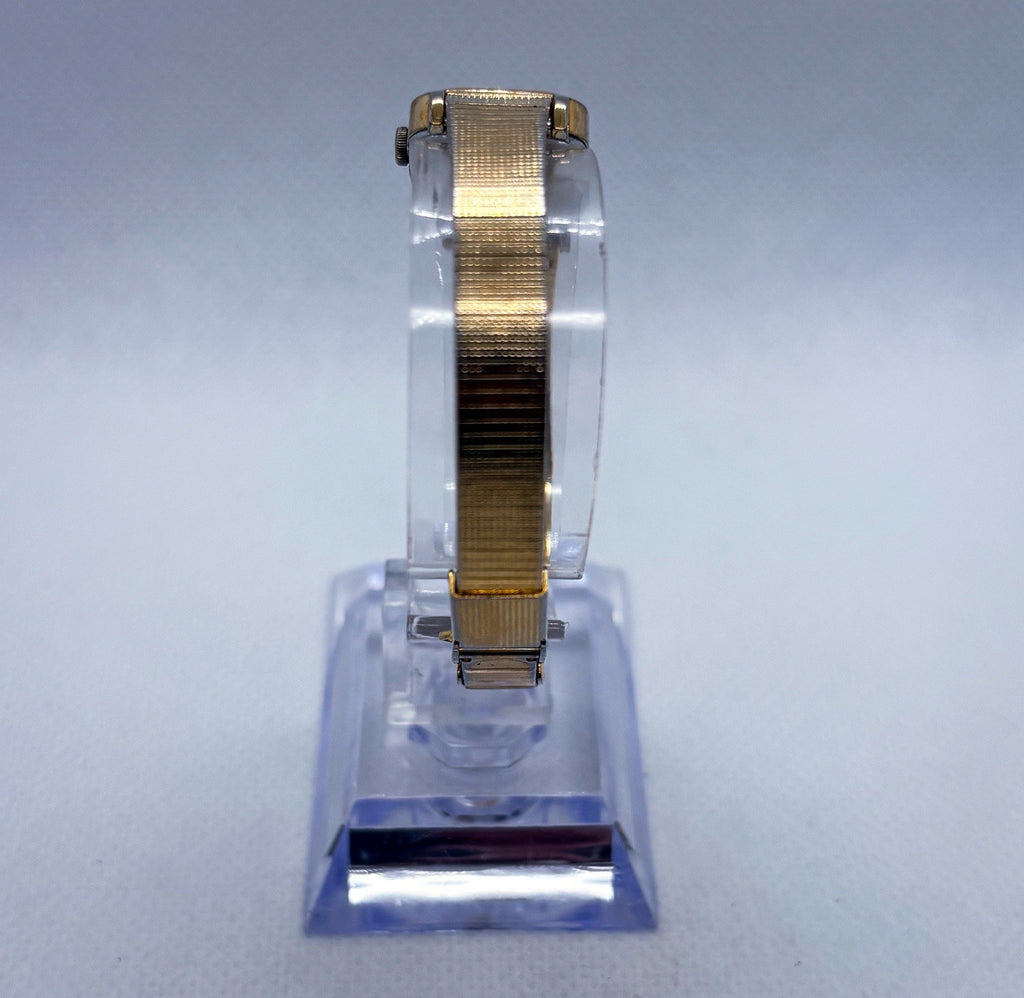 Vintage 1983 Seiko Ladies Watch 2C20-5320 Gold Tone Mesh Bracelet New Battery