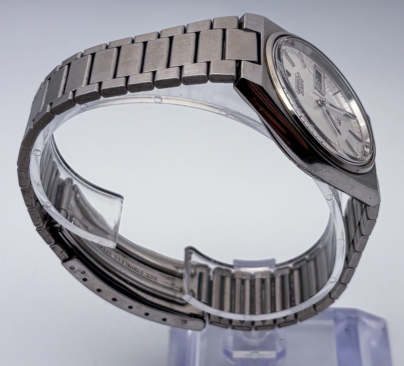 1981 Seiko SQ 8223-7149 Quartz 35mm Mens Watch Silver Sunburst Day Date