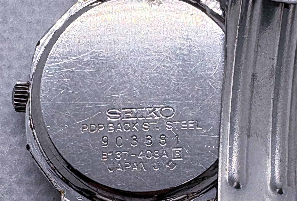 Vintage 1979 Seiko Digital LCD Ladies Watch B137-403A Blue Dial RUNNING Rare