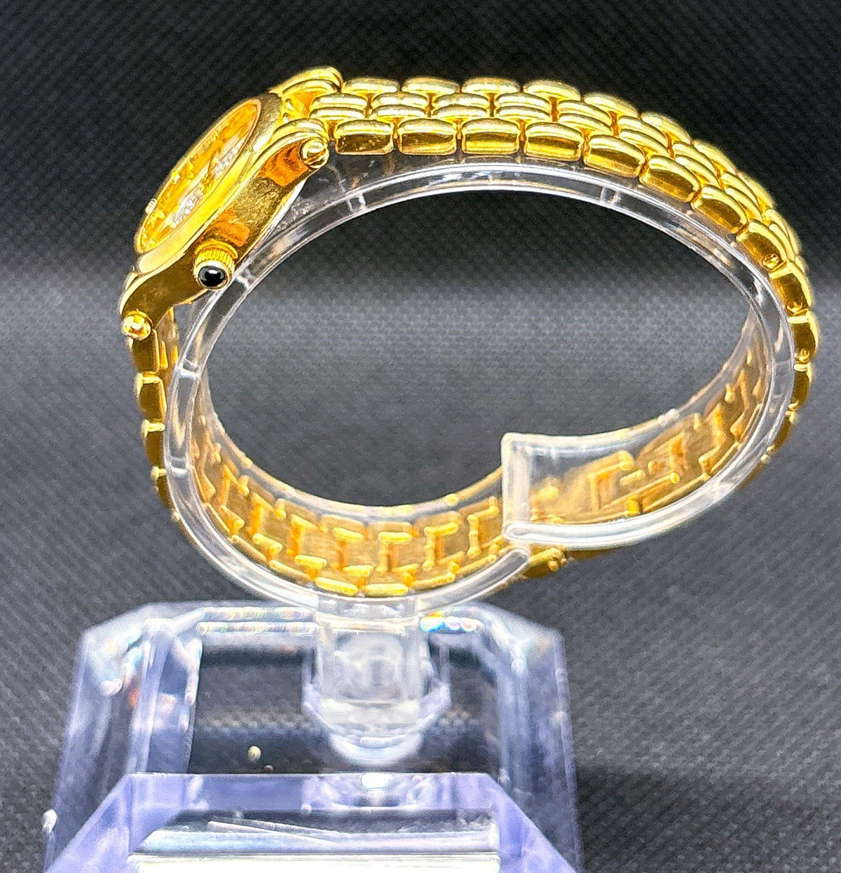 Vintage 1990s Gruen Swiss GSL014 Crystal Accent Dial 22mm Gold Tone Ladies Watch
