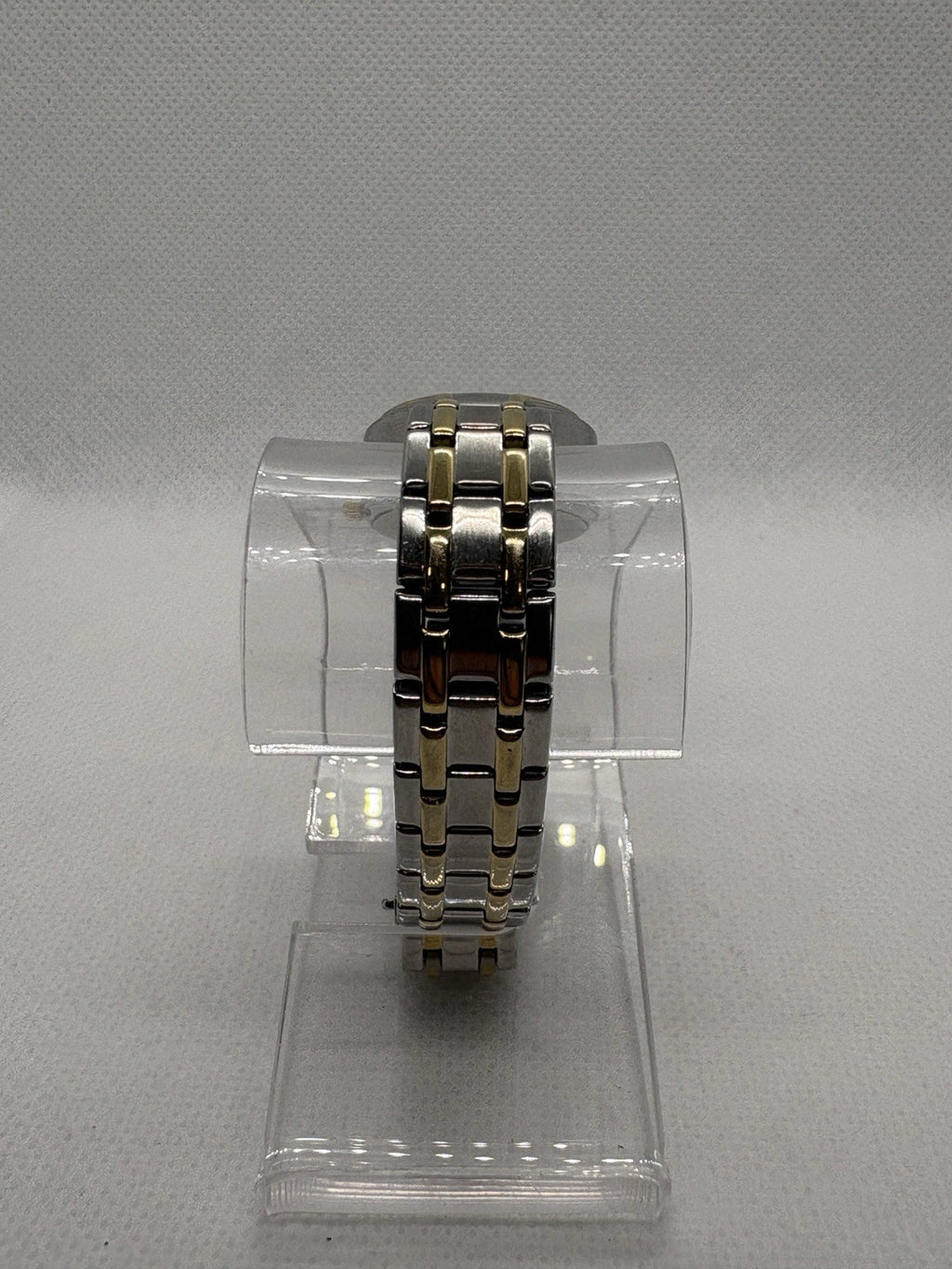 Timex Linwood Street Women’s Quartz Date Watch 25mm Case Gold Silver Two Tone