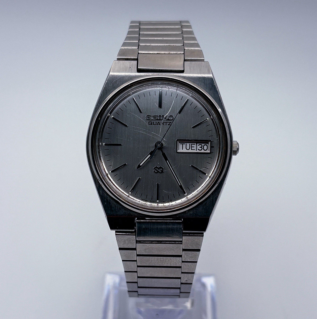 1981 Seiko SQ 8223-7149 Quartz 35mm Mens Watch Silver Sunburst Day Date
