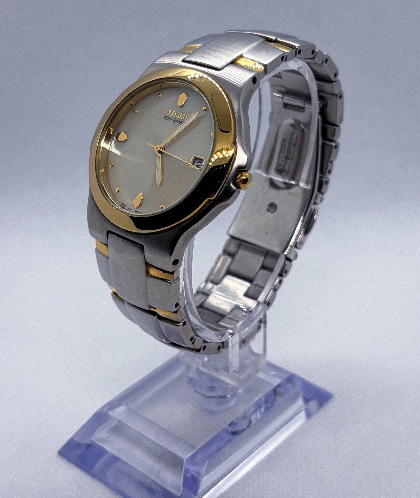 Vintage Citizen E111-K16768 Two Tone 36mm Eco Drive Solar Watch 6.25” Max Wrist