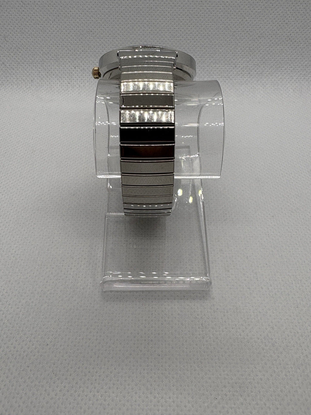 UNBRANDED WOMENS QUARTZ WATCH WITH STRETCHY BAND - New Battery