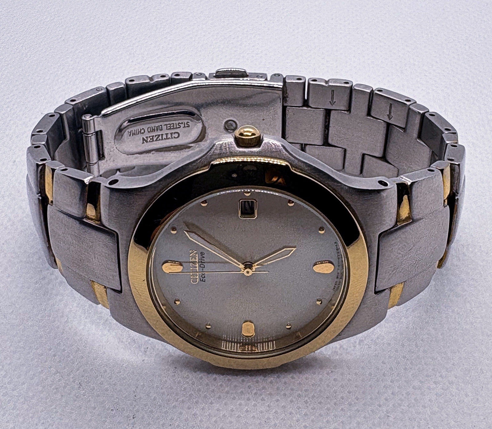 Vintage Citizen E111-K16768 Two Tone 36mm Eco Drive Solar Watch 6.25” Max Wrist