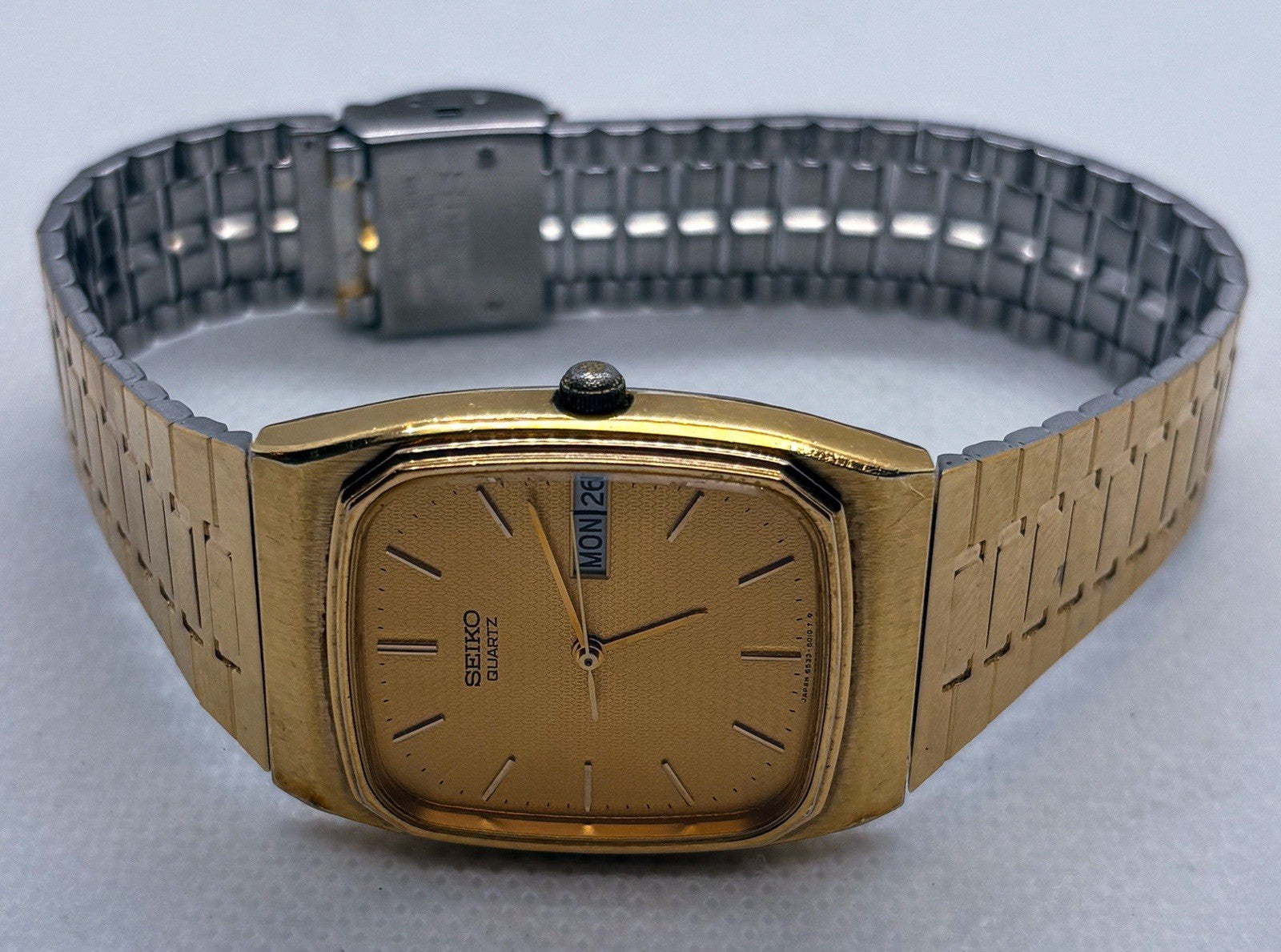 VTG 1984 Seiko Quartz 6533-5010 Gold Plated Textured TV Dial Men's Dress Watch