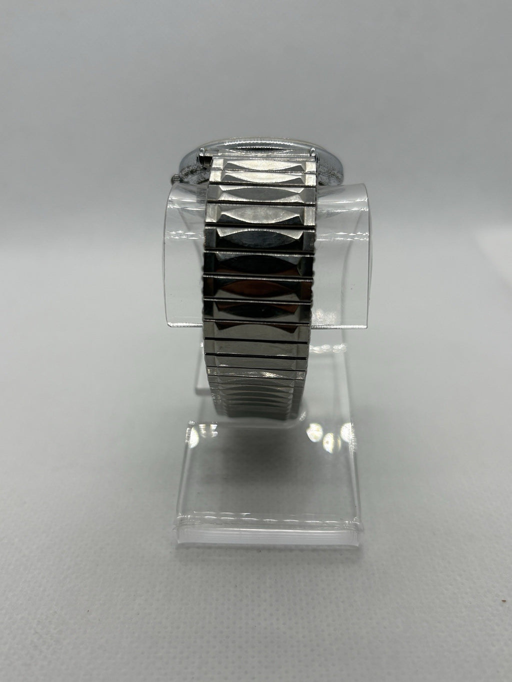 Women’s Silver Quantum Quartz Wristwatch With Metal Stretchy Band. New Battery