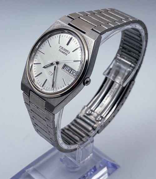 1981 Seiko SQ 8223-7149 Quartz 35mm Mens Watch Silver Sunburst Day Date