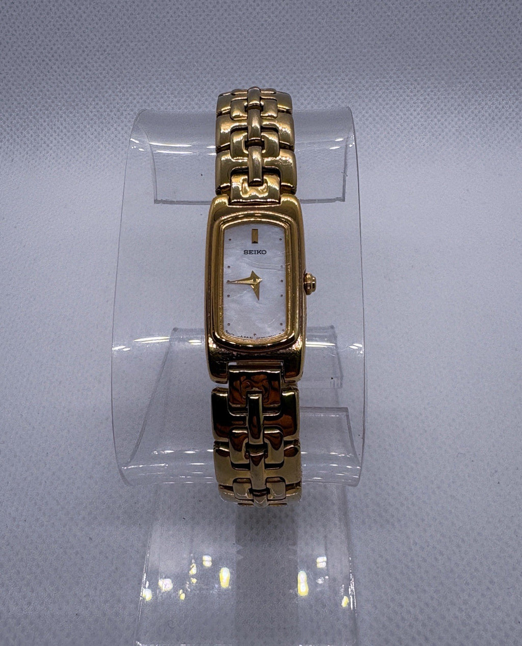 Vintage Seiko 2E20-7279 Gold PlatedMother of Pearl MOP Dial Tank Dress Watch
