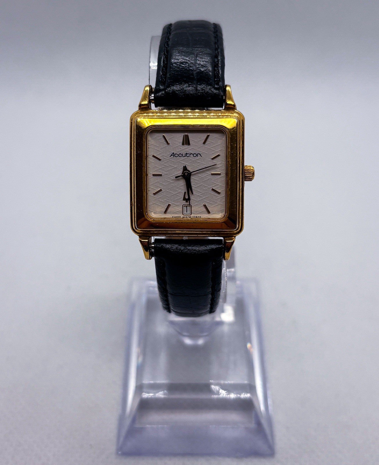 Vintage Bulova Accutron T7 Gold Tone Tank Watch Textured Date Dial Swiss Movt