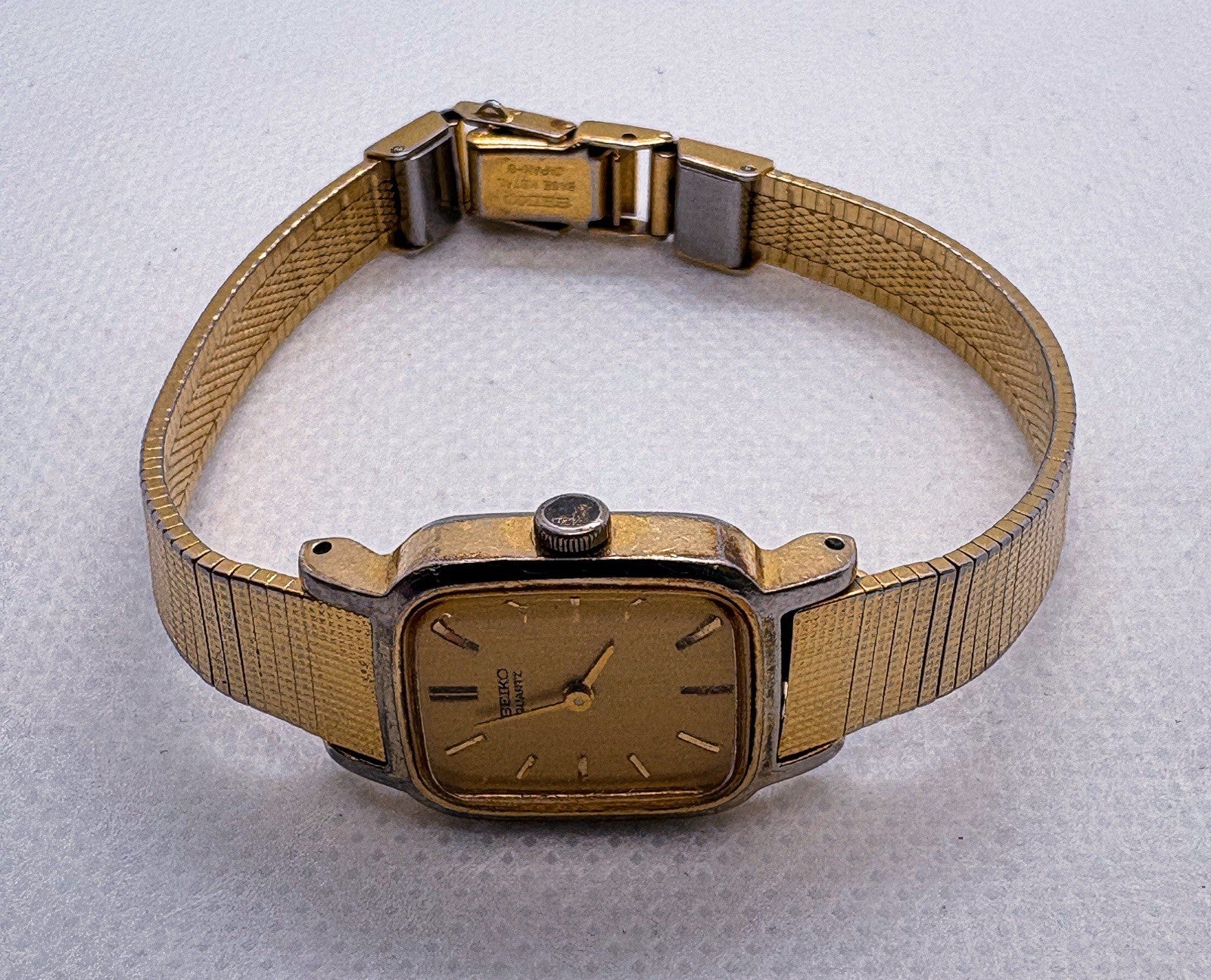 Vintage 1983 Seiko Ladies Watch 2C20-5320 Gold Tone Mesh Bracelet New Battery