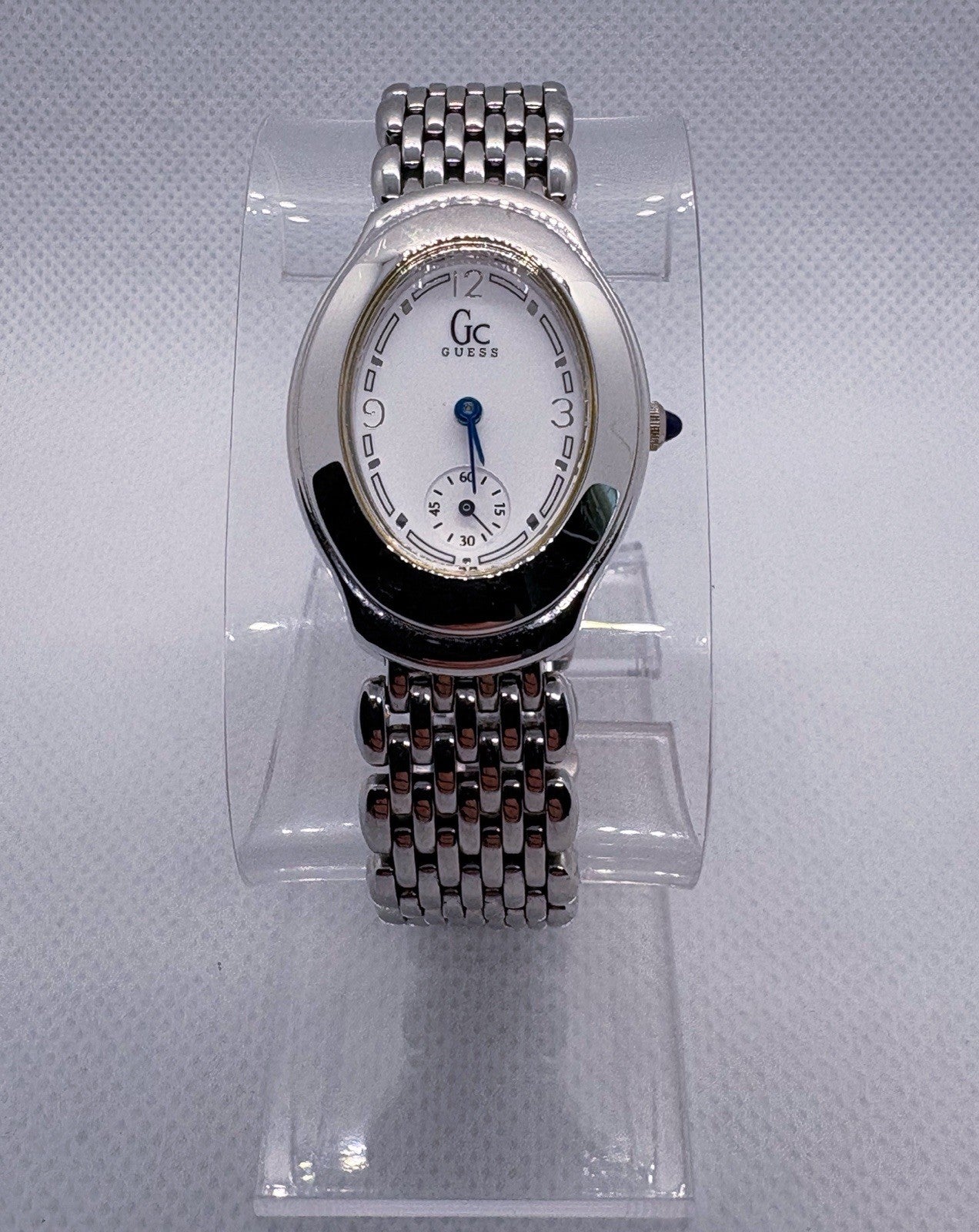 GC Guess Collection GC4000 Ladies Oval Watch Sub Second Dial Silver New Battery