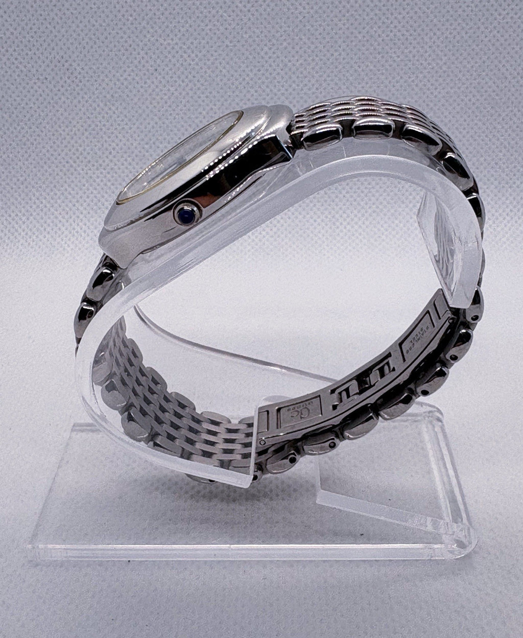GC Guess Collection GC4000 Ladies Oval Watch Sub Second Dial Silver New Battery