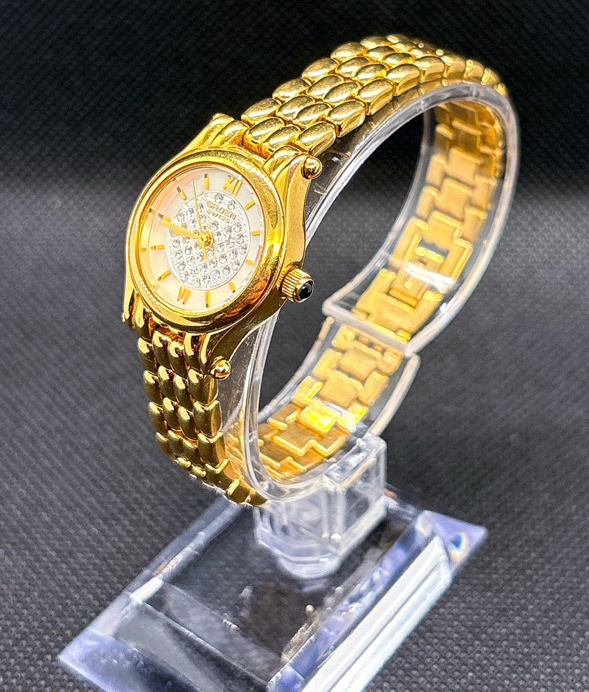 Vintage 1990s Gruen Swiss GSL014 Crystal Accent Dial 22mm Gold Tone Ladies Watch