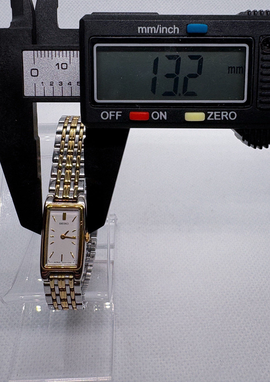 Vintage 1990 Seiko Women's Quartz Watch 13mm White Dial Two-Tone Tank Style 2E20-2761