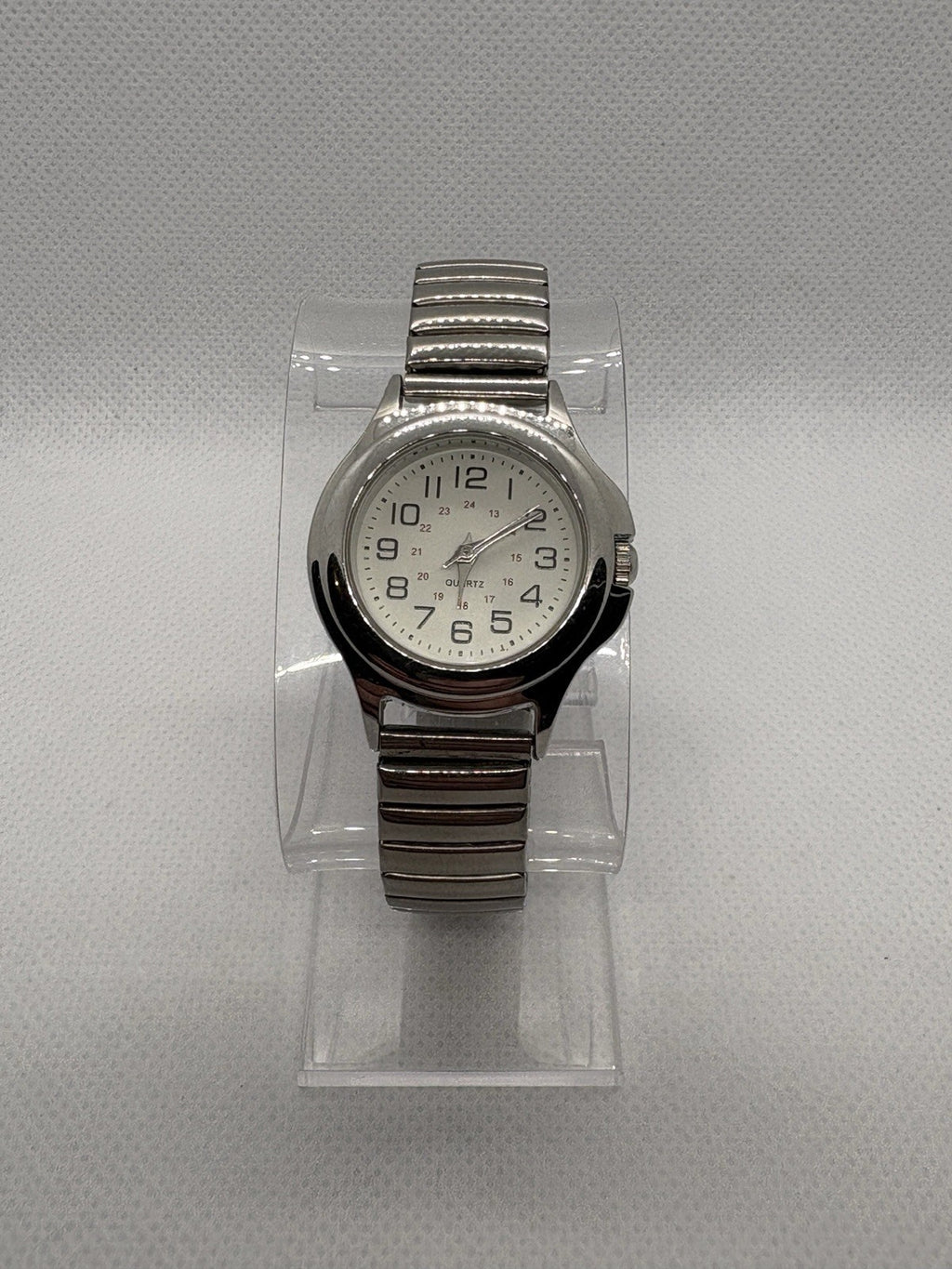 Ladies Silver Tone Stretchy Bracelet White Dial Easy Reader Analog Watch B2