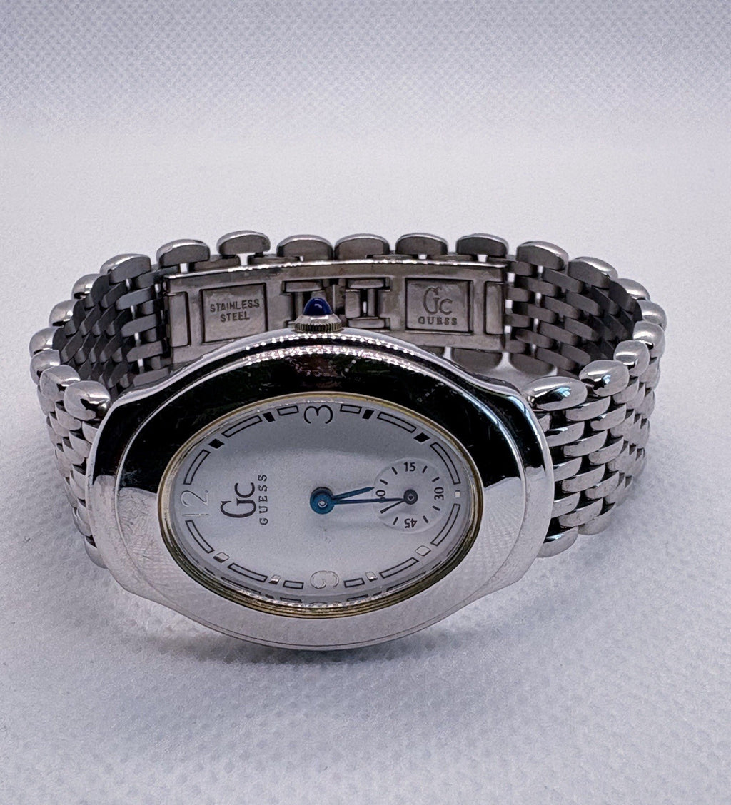 GC Guess Collection GC4000 Ladies Oval Watch Sub Second Dial Silver New Battery