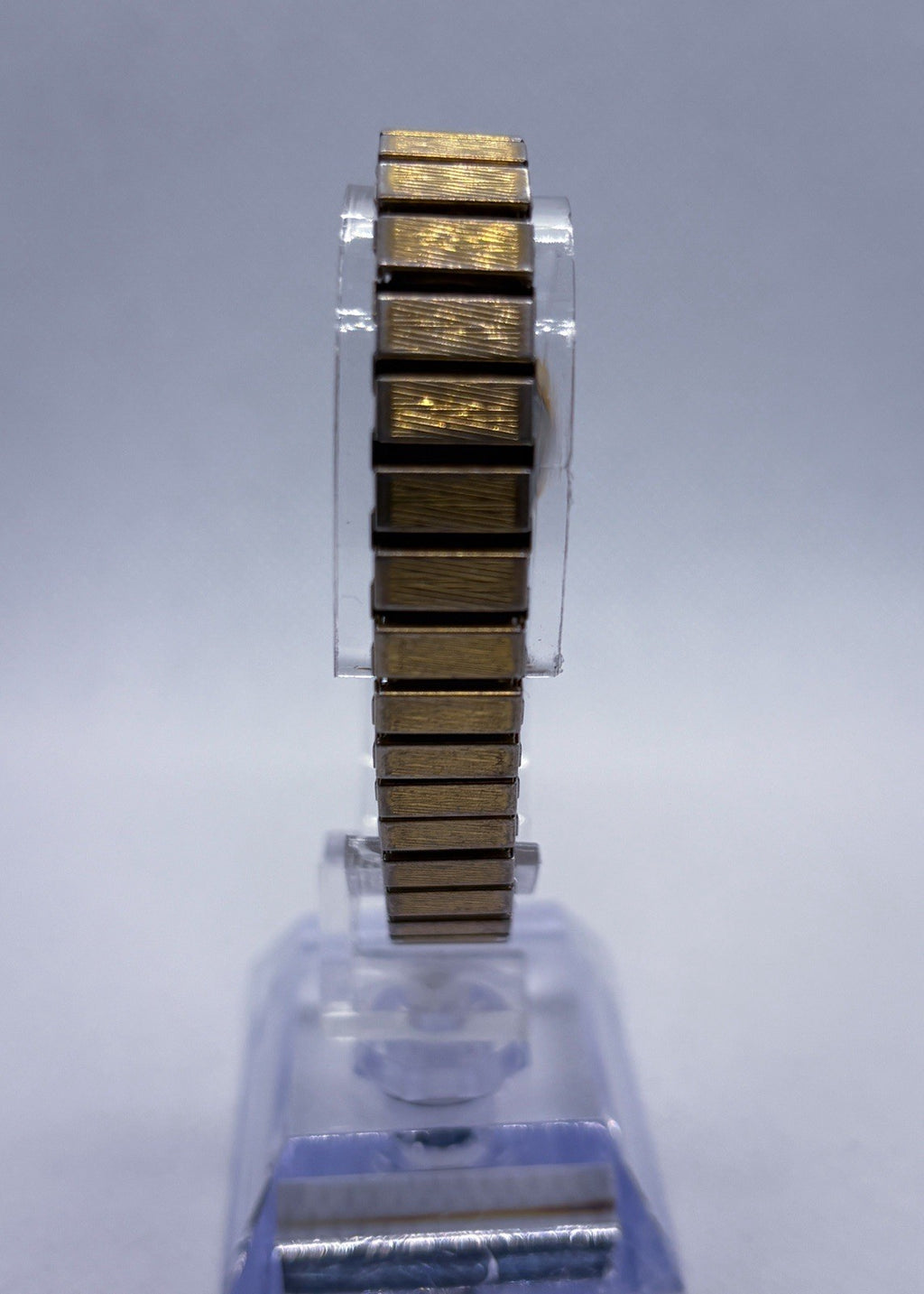 Vintage 1979 Timex Mechanical Watch 10218 Hand-Wind Gold Tone Oval Stretch