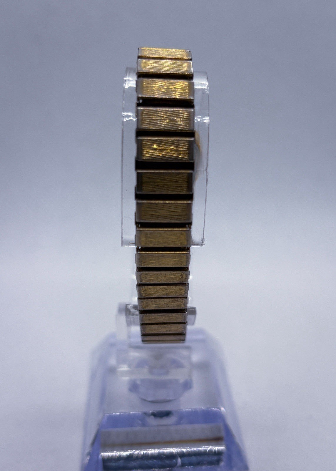 Vintage 1979 Timex Mechanical Watch 10218 Hand-Wind Gold Tone Oval Stretch