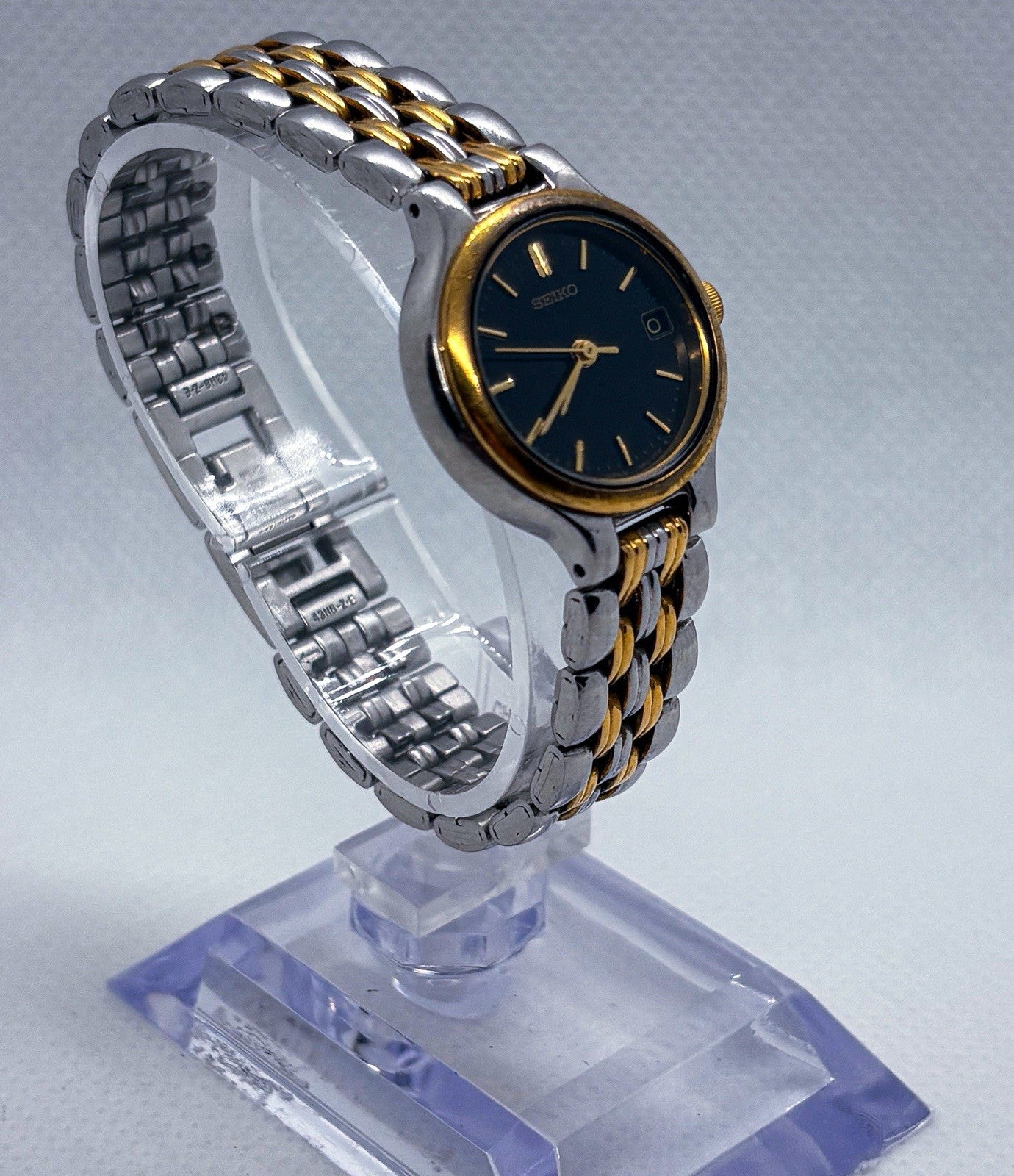 Vintage 1995 Seiko Quartz Ladies Watch 7N82-0228 Two Tone 25mm Black Dial Date