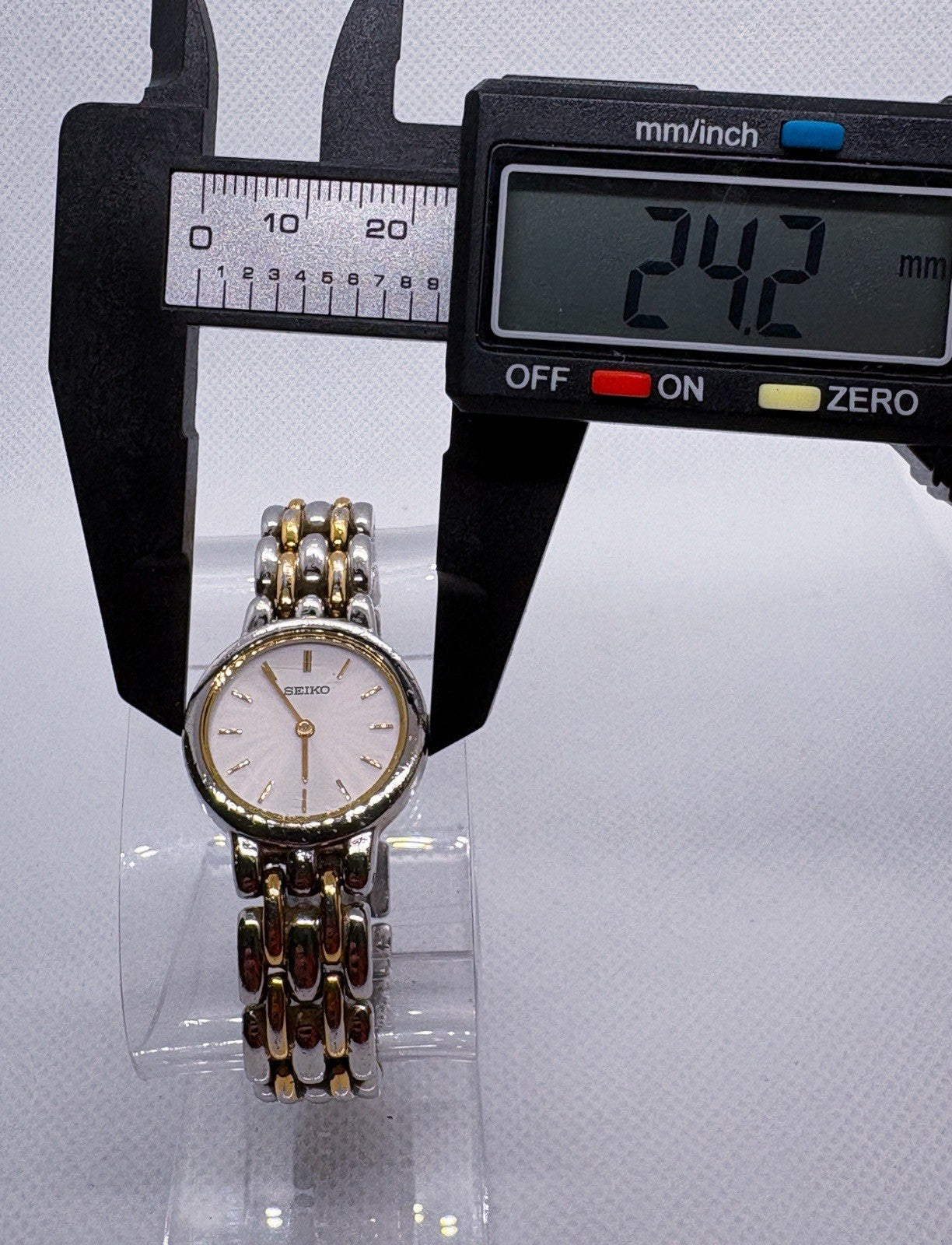 VTG 1997 Seiko V700-6379 Two-Tone Gold Silver Link Bracelet Quartz Women Watch