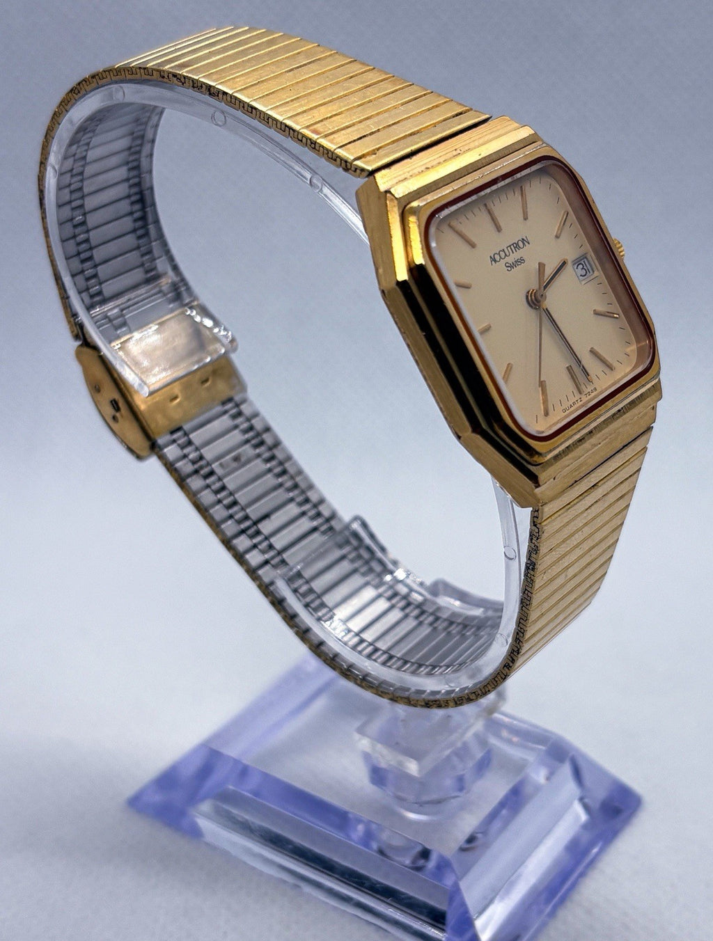Vintage 1981 Bulova Accutron Swiss Quartz Square Watch 7249 P1 New Battery Runs