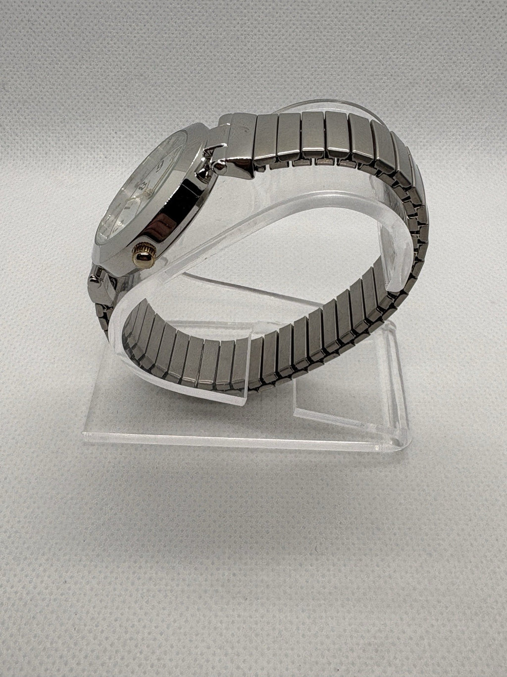 UNBRANDED WOMENS QUARTZ WATCH WITH STRETCHY BAND - New Battery