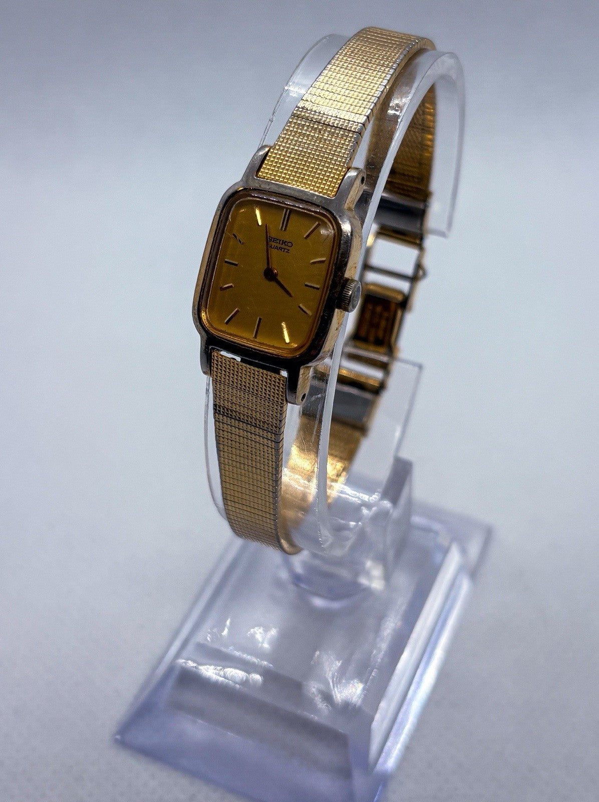 Vintage 1983 Seiko Ladies Watch 2C20-5320 Gold Tone Mesh Bracelet New Battery