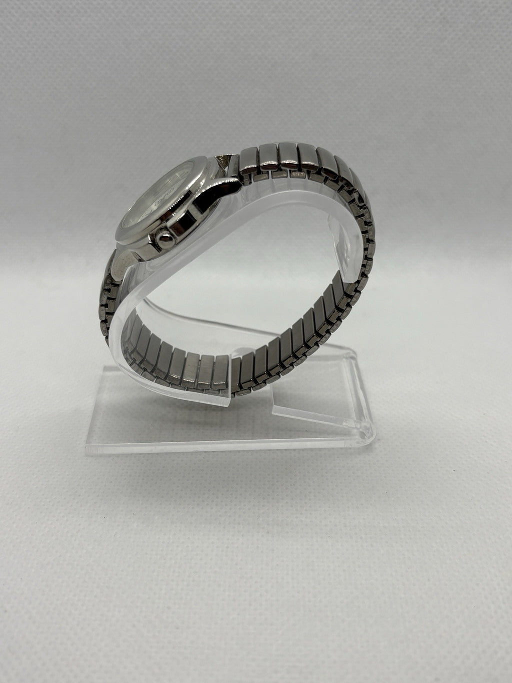 Ladies Silver Tone Stretchy Bracelet White Dial Easy Reader Analog Watch B2