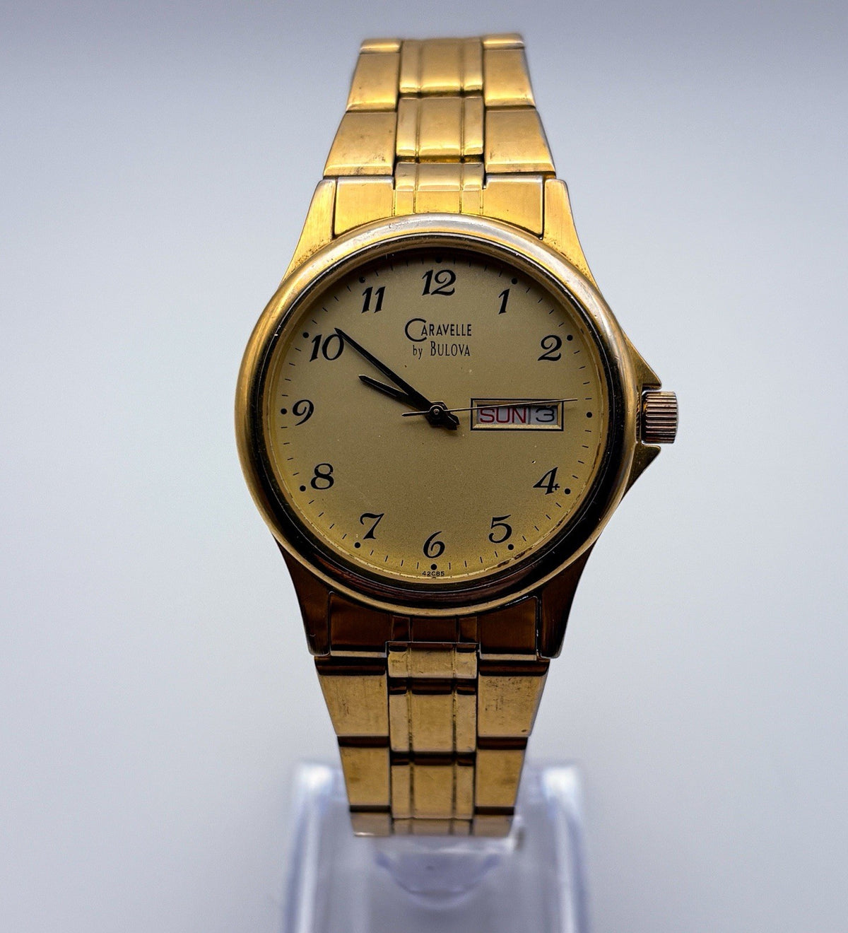 Vintage 1994 Caravelle by Bulova T4 Gold Quartz 35mm Mens Watch Day Date 42C85