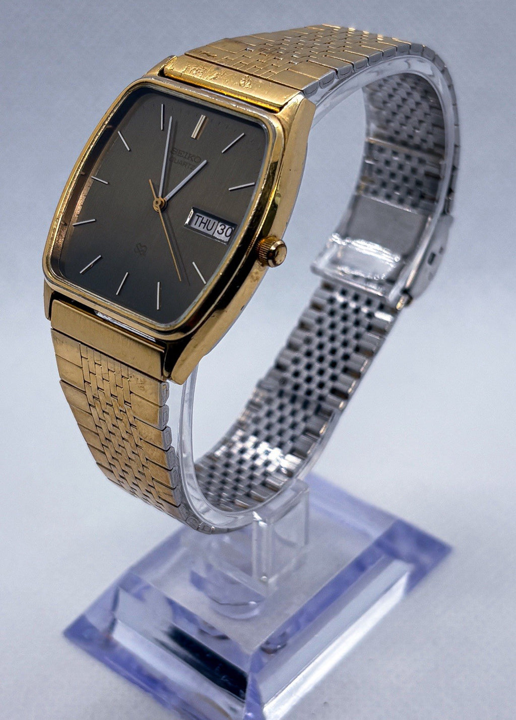 Vintage 1978 Seiko SQ Quartz Watch 2633-5029 Gold Tone Black TV Dial Day Date