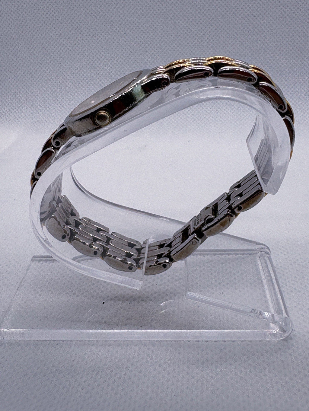 VTG 1997 Seiko V700-6379 Two-Tone Gold Silver Link Bracelet Quartz Women Watch