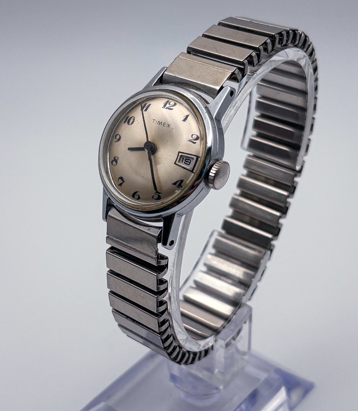 Vintage Timex Mechanical Ladies Date Watch 25mm Stainless Steel Back Runs