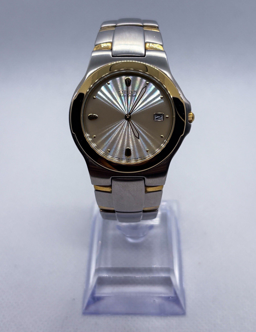 Vintage Citizen E111-K16768 Two Tone 36mm Eco Drive Solar Watch 6.25” Max Wrist