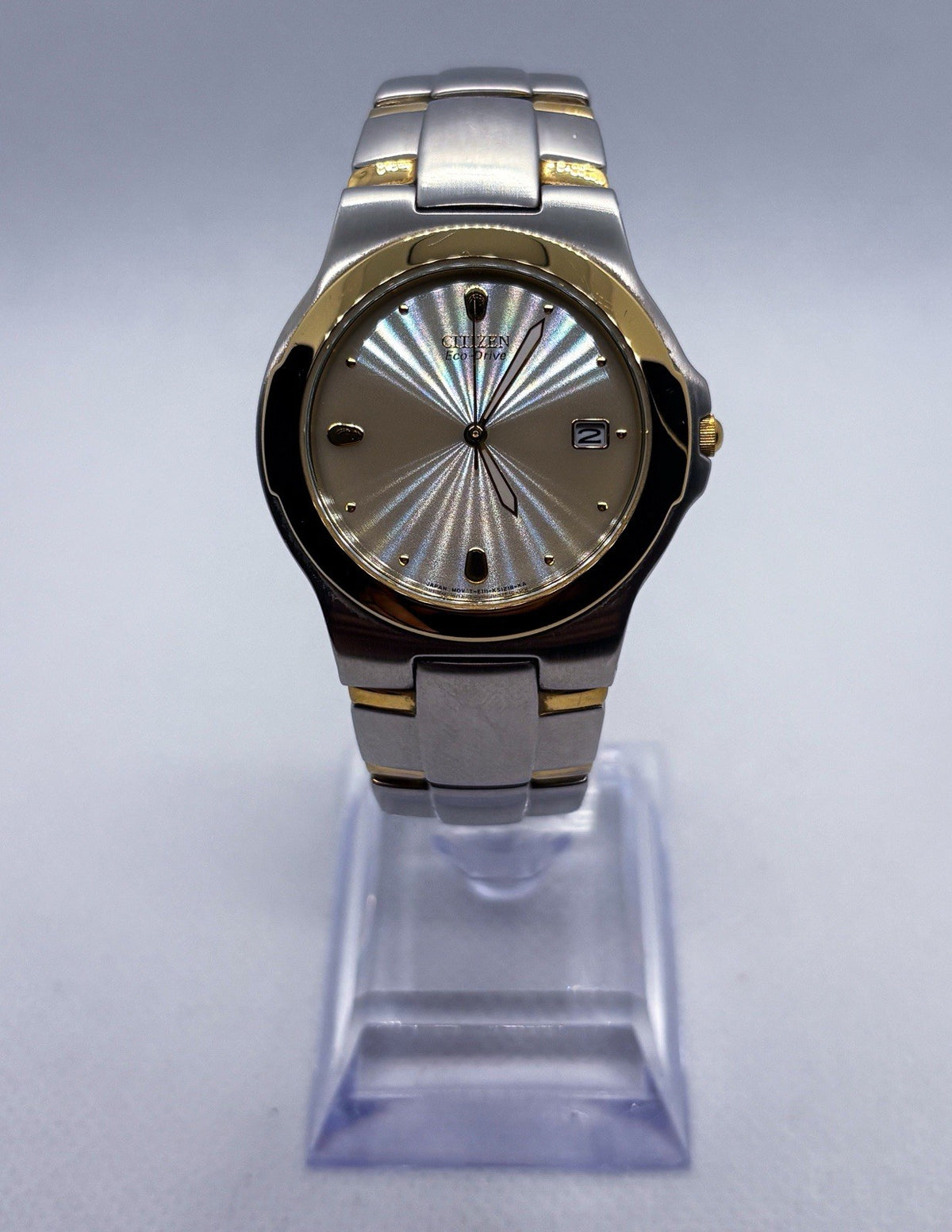 Vintage Citizen E111-K16768 Two Tone 36mm Eco Drive Solar Watch 6.25” Max Wrist