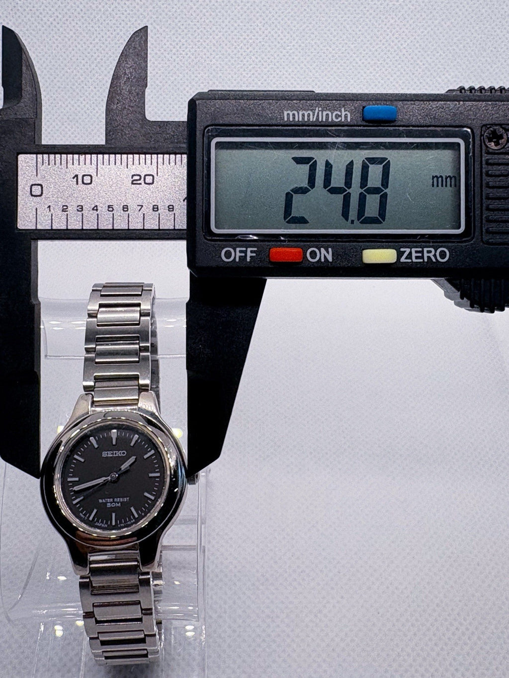 Vintage 1991 Seiko V701-2H30 A0 Ladies Watch Black Dial Silver Tone 5 Bar Quartz