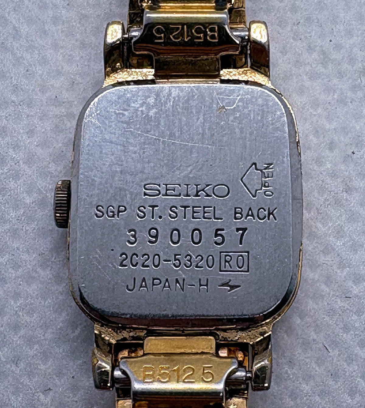 Vintage 1983 Seiko Ladies Watch 2C20-5320 Gold Tone Mesh Bracelet New Battery