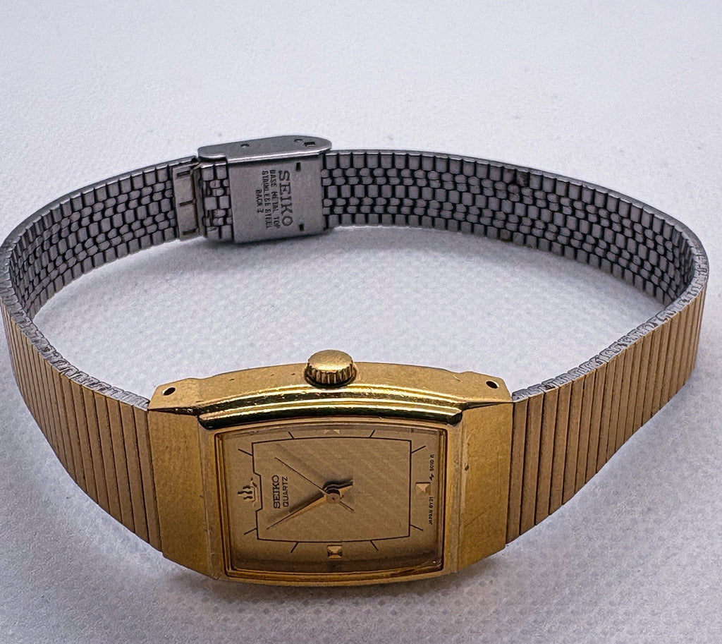 Vintage 1988 Seiko Ladies Watch 8Y21-5020 Gold Tone Tonneau Dial New Battery