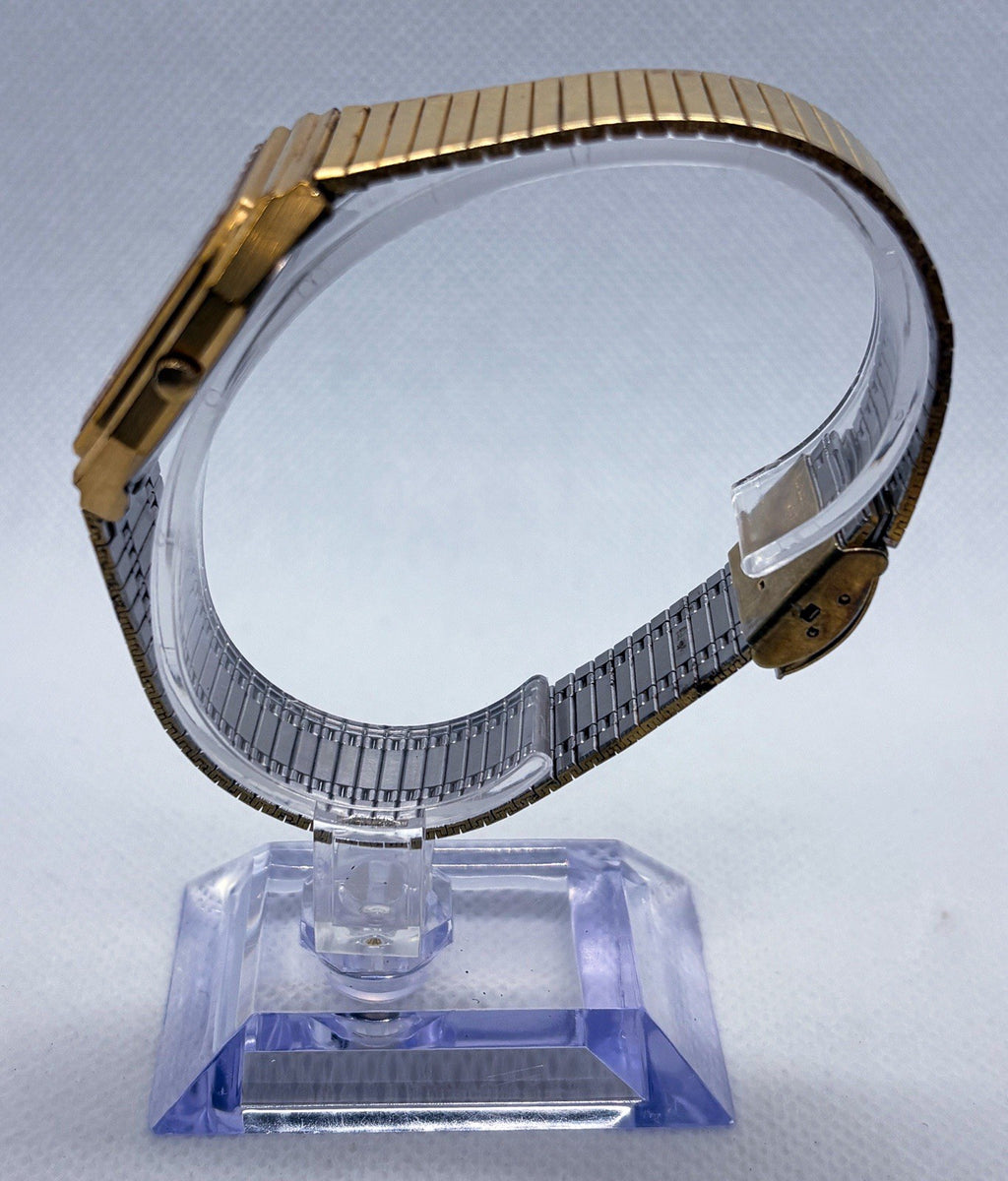 Vintage 1981 Bulova Accutron Swiss Quartz Square Watch 7249 P1 New Battery Runs