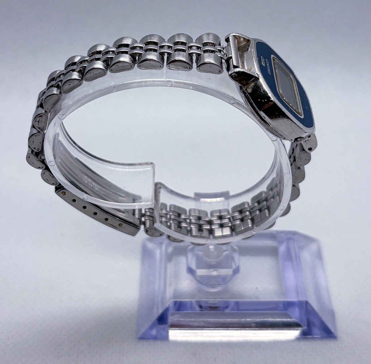 Vintage 1979 Seiko Digital LCD Ladies Watch B137-403A Blue Dial RUNNING Rare