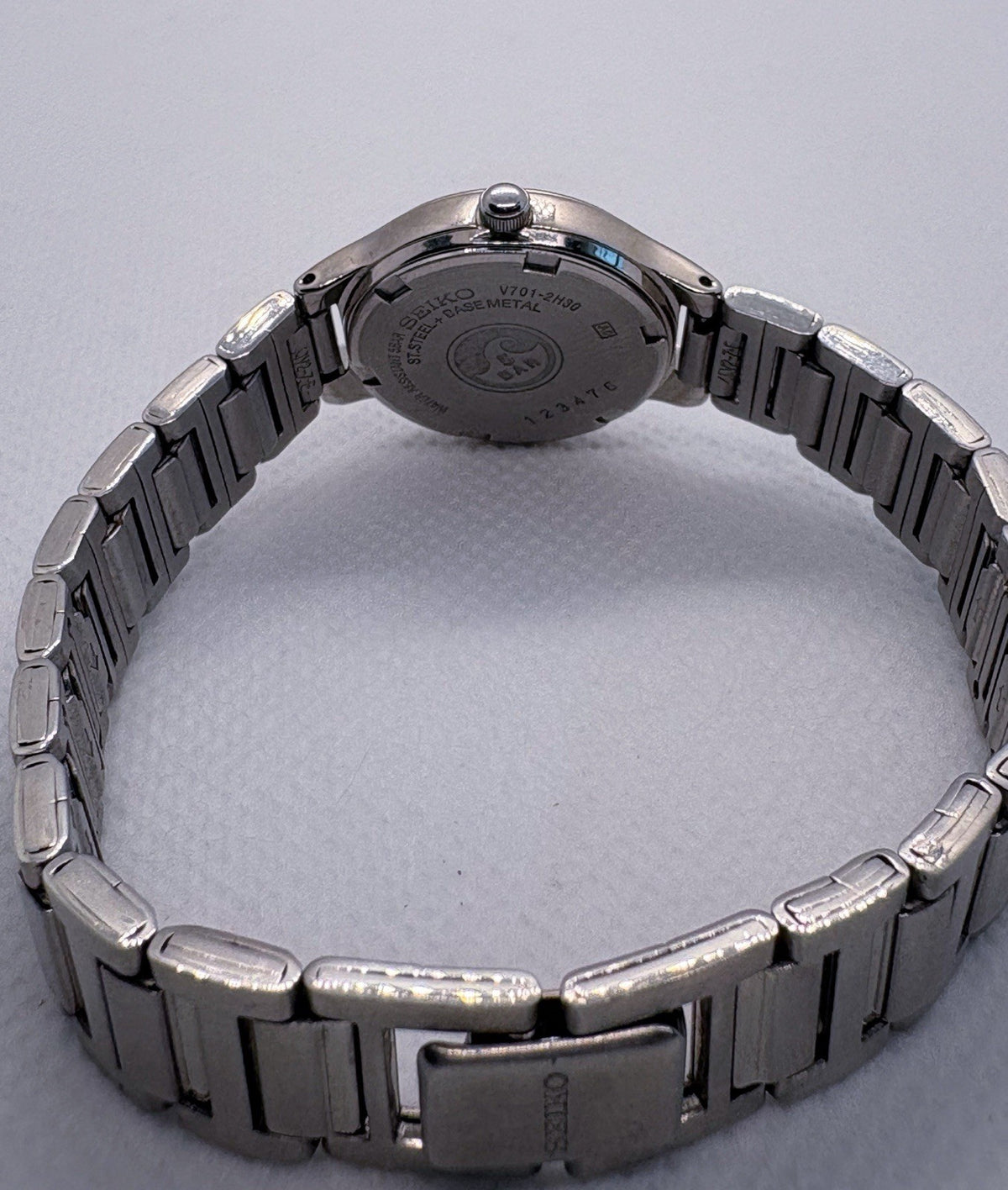 Vintage 1991 Seiko V701-2H30 A0 Ladies Watch Black Dial Silver Tone 5 Bar Quartz